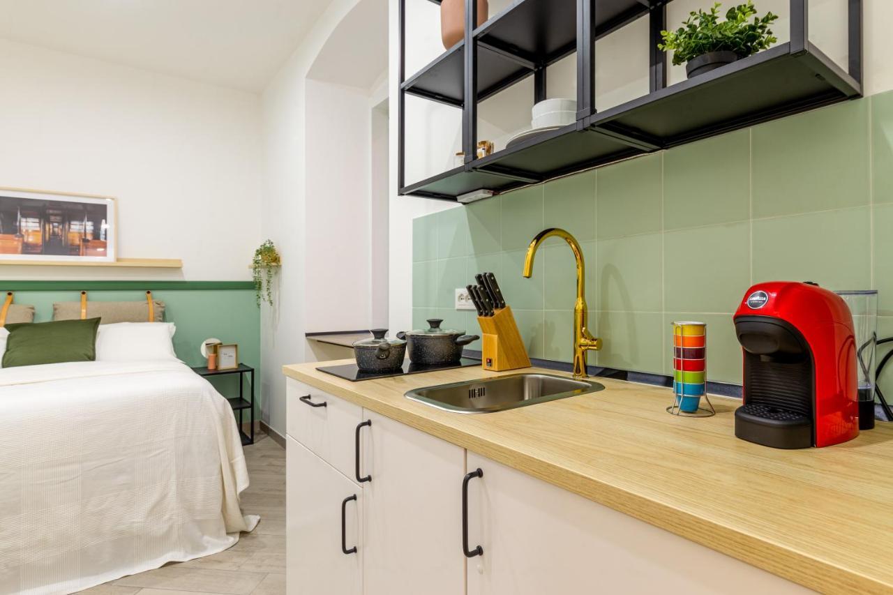 Lovely And Tiny Pied-A-Terre In The City Center トリエステ エクステリア 写真