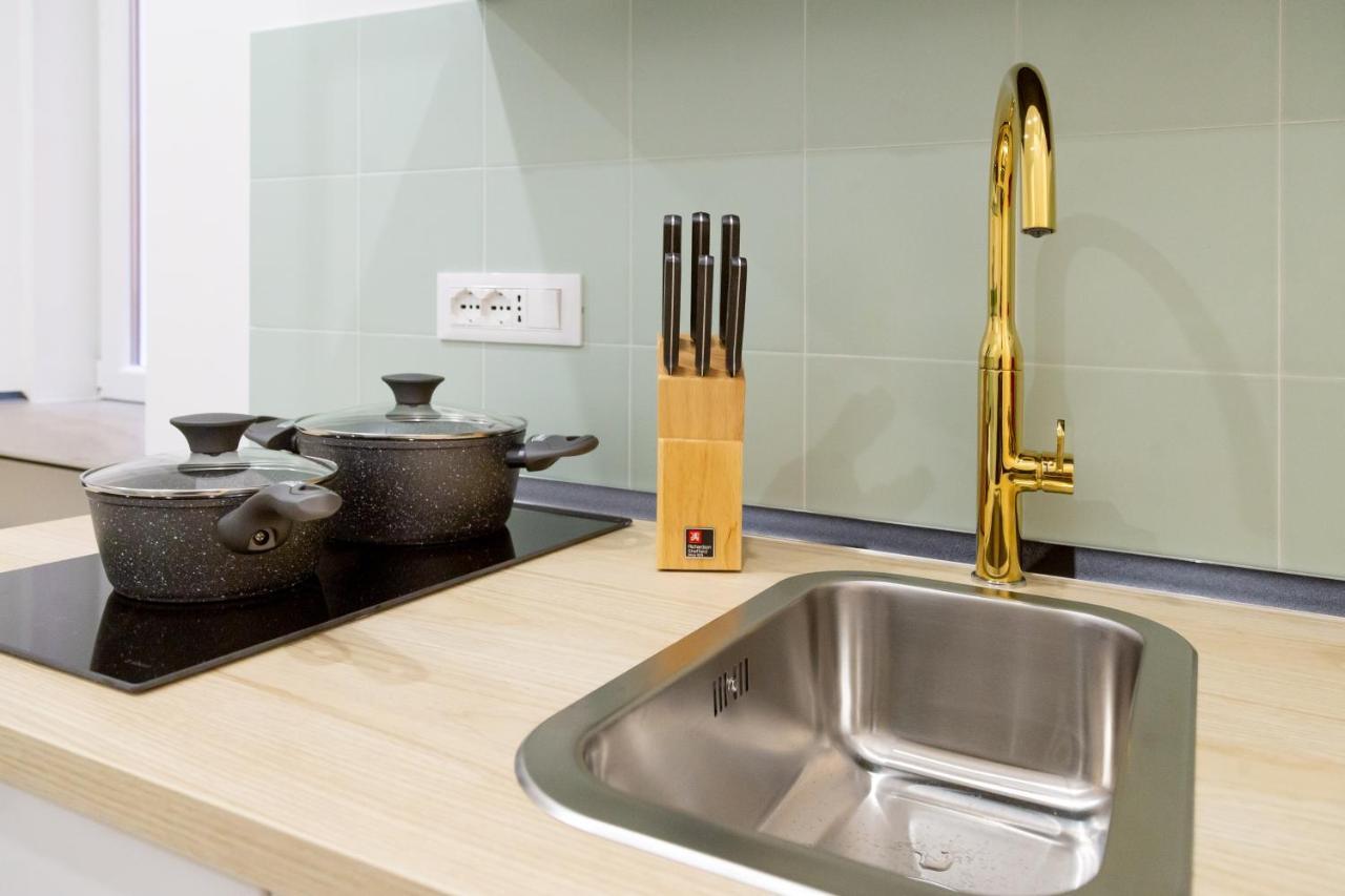 Lovely And Tiny Pied-A-Terre In The City Center トリエステ エクステリア 写真